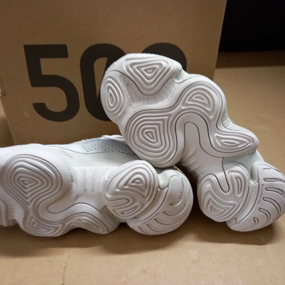ADIDAS YEEZY 500 TRAINERS IN BLUSH - UK 3.5