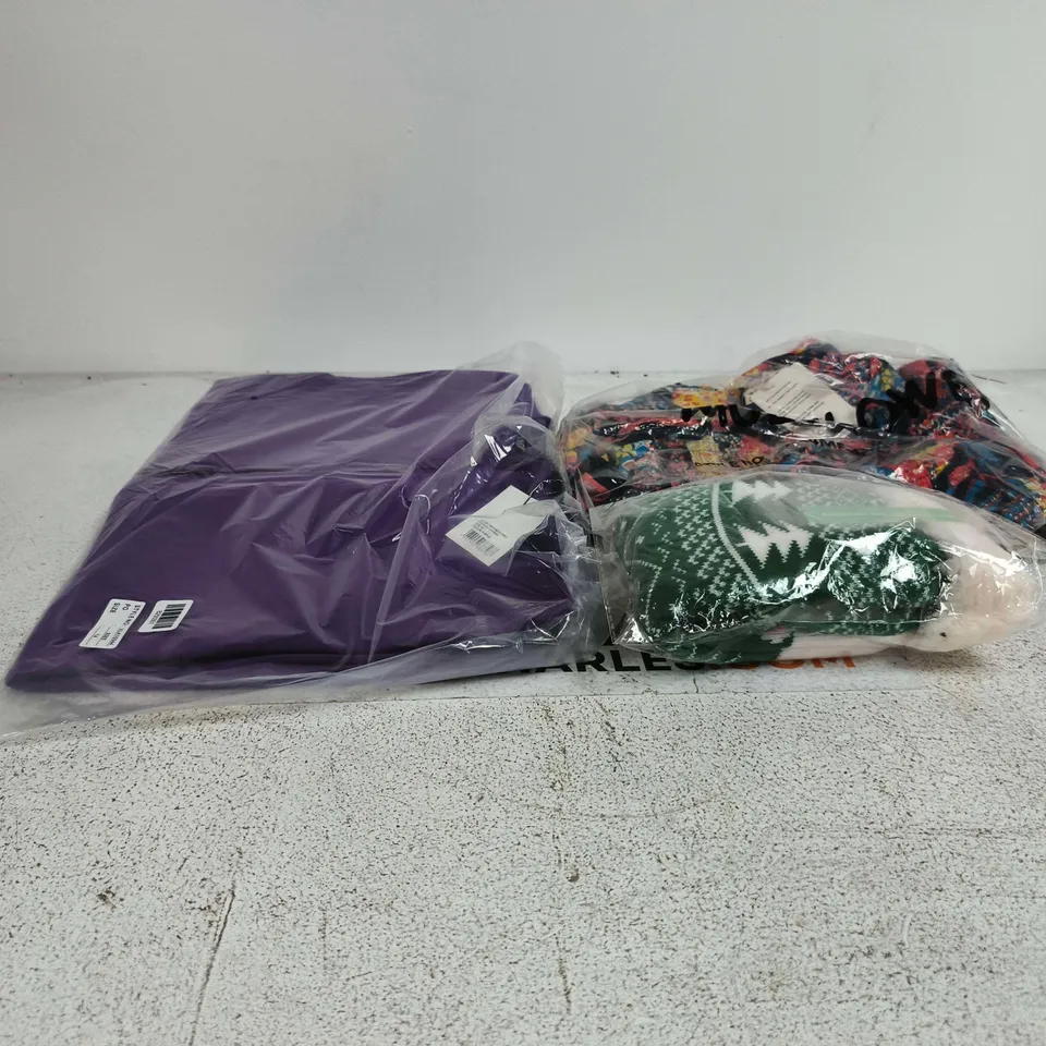 BOX OF APPROXIMATELY 30 ASSORTED CLOTHING ITEMS TO INCLUDE PURE AND NATURAL, MUDFLOWER ETC