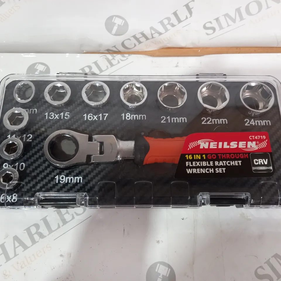 BOXED NEILSON 16-IN-1 GO THROUGH FLEXIBLE RACHET WRENCH SET