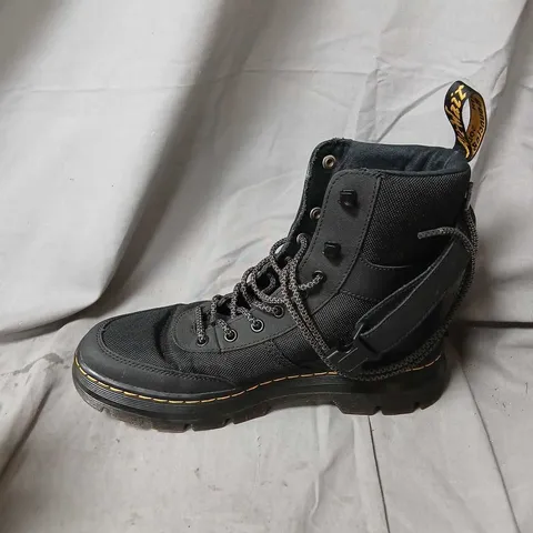 DR. MARTENS COMBS TECH AW501 BOOTS – UK 8 (EU 42)