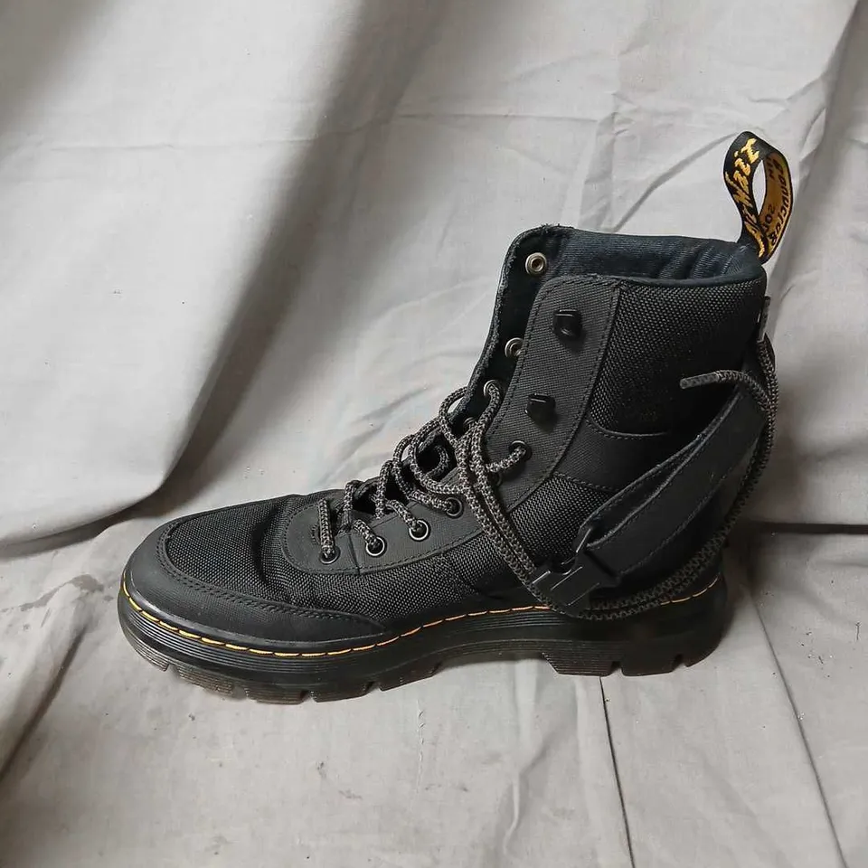 DR. MARTENS COMBS TECH AW501 BOOTS – UK 8 (EU 42)