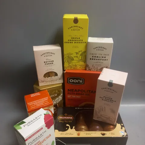 TOTE OF APPROX 12 ASSORTED FOOD ITEMS TO INCLUDE - CARTWRIGHT & BUTLER BISCUITS - BALLYCASTLE MILK CHOCOLATE MUG MELTS - OONI NEOPOLITAN PIZZA DOUGH KIT ETC
