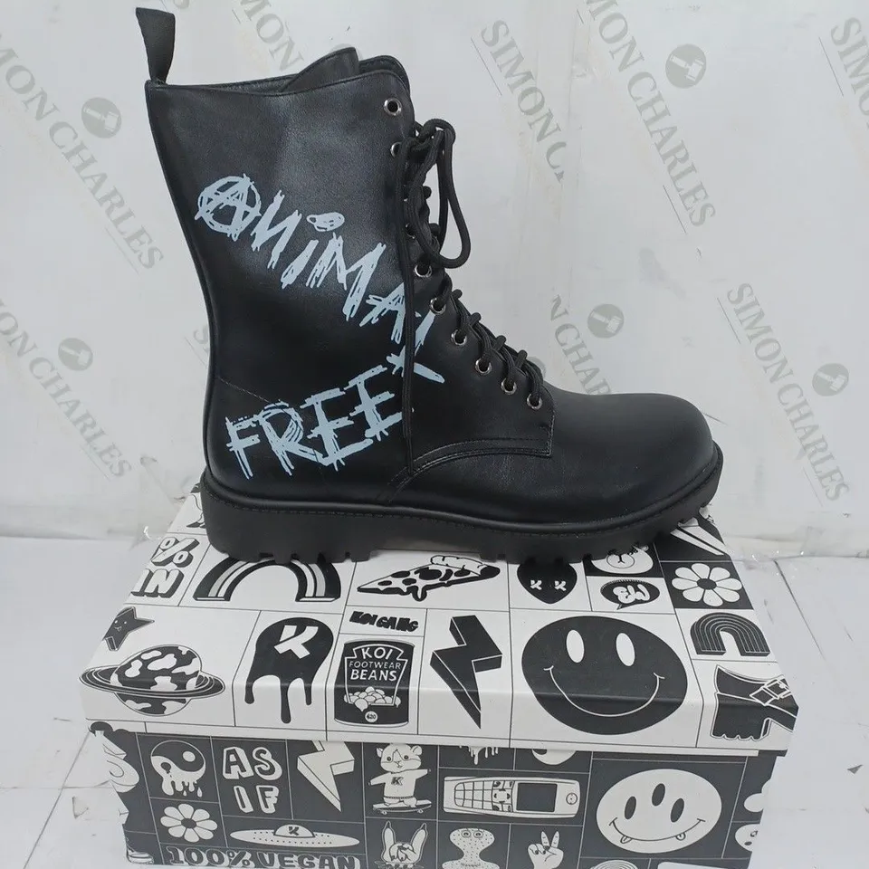 KOI FOOTWEAR MENS BLACK ANIMAL FREE MILITARY BOOTS SIZE 8