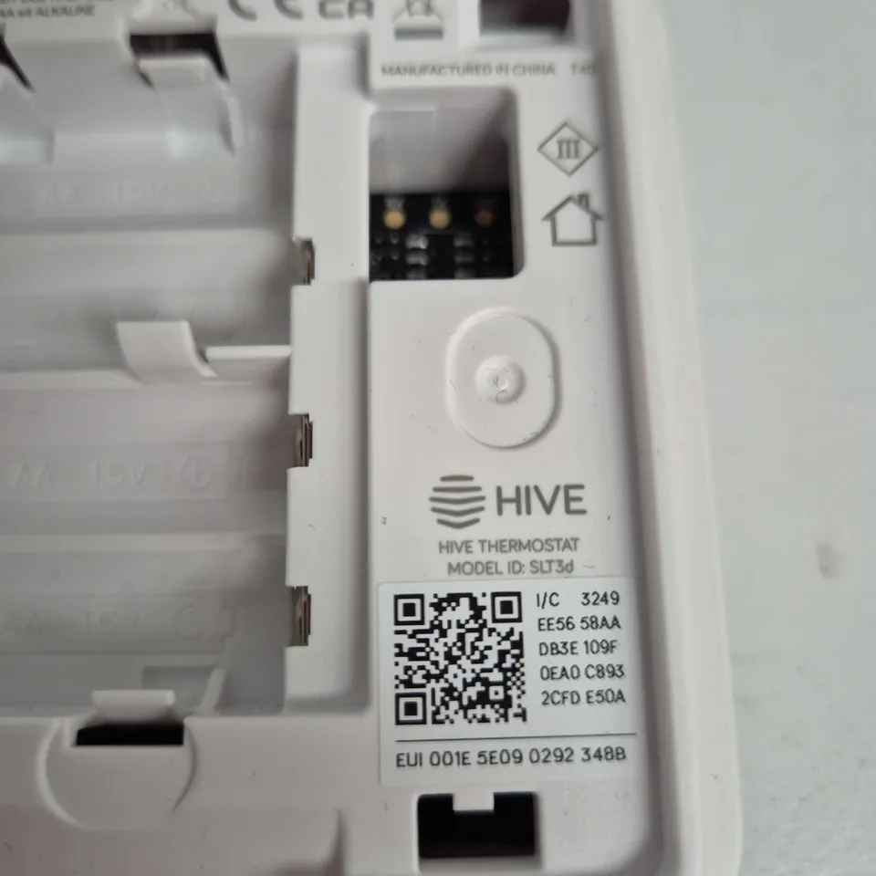 HIVE THERMOSTAT – MODEL SLT3D (WHITE)