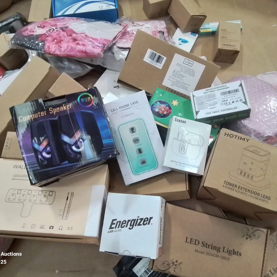 BOX CONTAINING LARGE AMOUNT OF BOXED ELECTRICAL ITEMS TO INCLUDE: LED STRING LIGHTS, POWER ADAPTORS, PHONE CASES, HEADPHONES, PC SPEAKERS AND LOTS MORE.