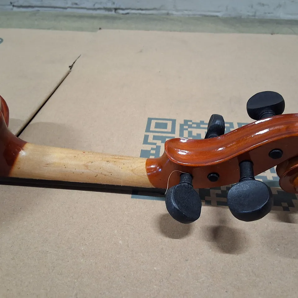 1/2 SIZE VIOLIN WITH BOW – WOODEN INSTRUMENT IN CASE