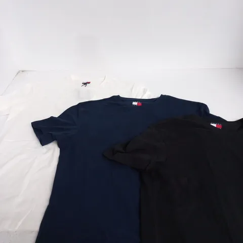 TOMMY JEANS T-SHIRTS – NAVY & BLACK, WHITE, SIZE L (3-PACK)