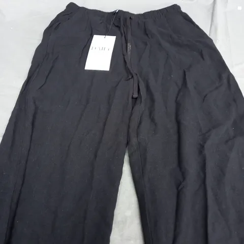 STRADIVARIUS DAILY TROUSERS IN BLACK - XS