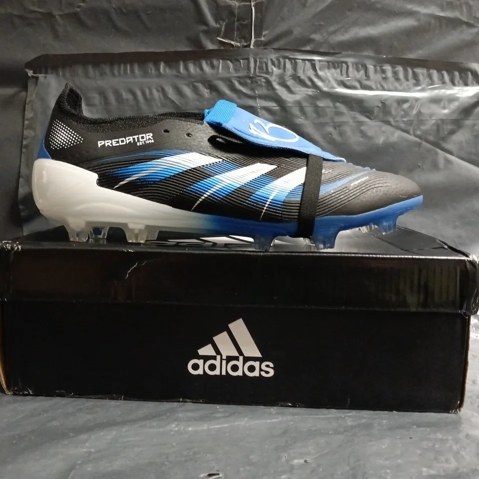 BOXED PAIR OF ADIDAS PREDATOR FOOTBALL BOOTS IN BLACK/BLUE/WHITE SIZE UK 8