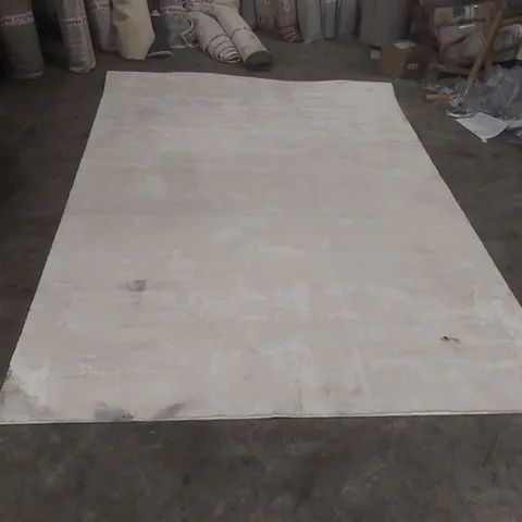 QUALITY DESIGNER FLUFFY RUG - APPROXIMATELY 285 x 200cm