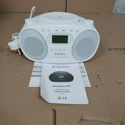 ROBERTS ZOOMBOX FM/AM RADIO WITH CD PLAYER WHITE