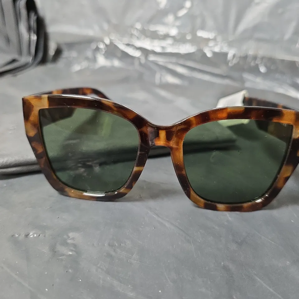 AIRE HAEDUS DARK TORT SUNGLASS
