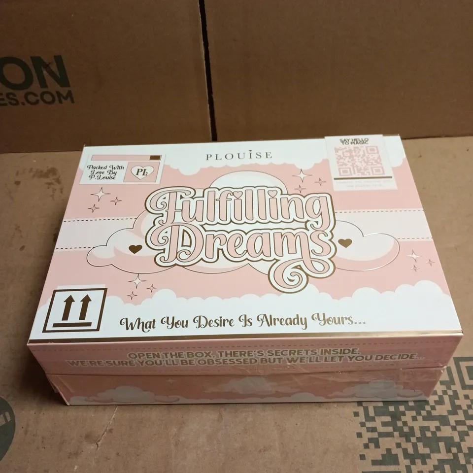 PLOUISE FULFILLING DREAMS 4 ITEM SET TO INCLUDE GLITTER SETTING SPRAY, PINK GLEAM STROBE CREAM ETC IN BOX WITH MIRROR