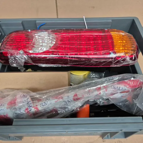 APPROXIMATELY 5 ASSORTED VEHICLE PARTS & ACCESORIES