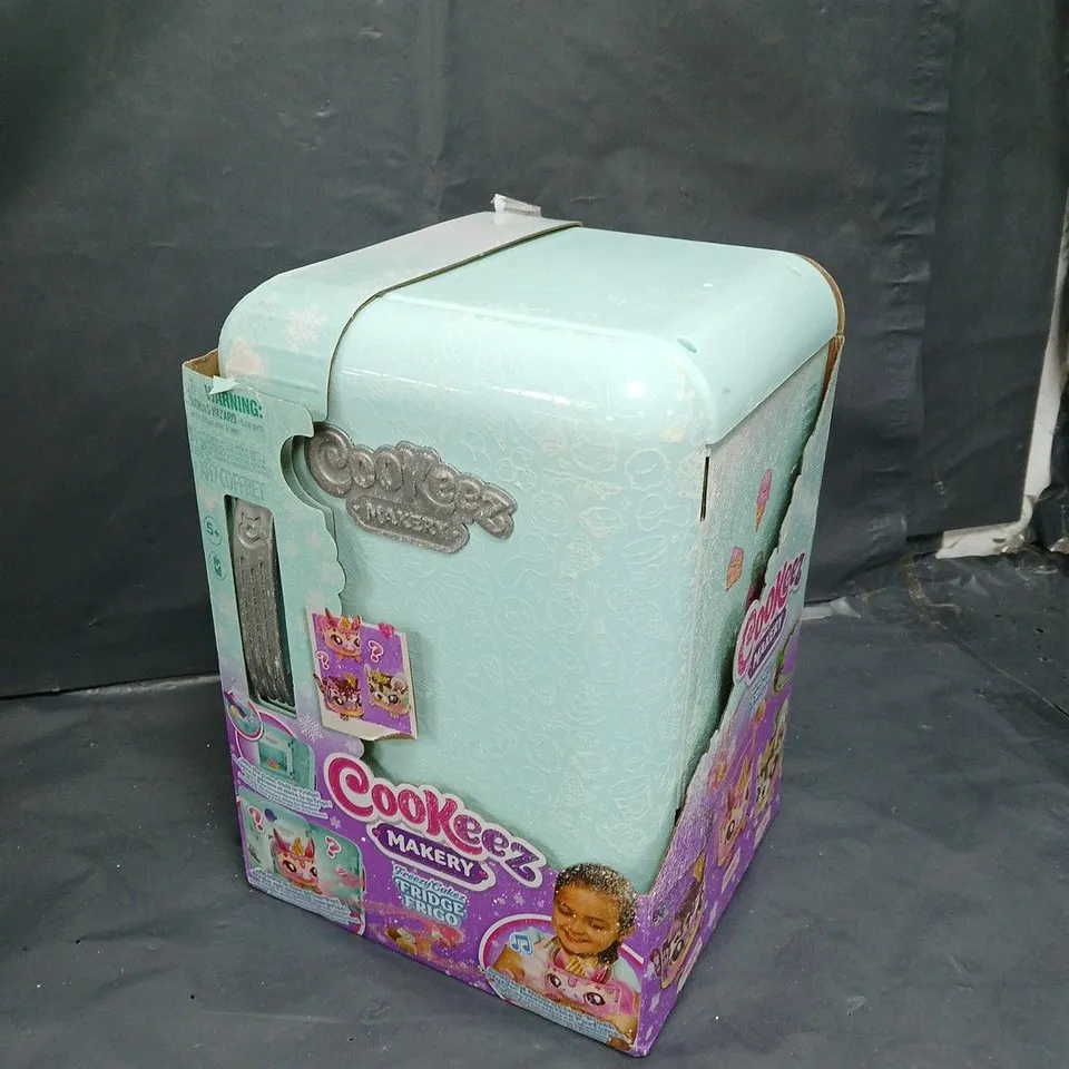 COOKEEZ MAKERY FREEZY CAKEZ PLAYSET RRP £39.99