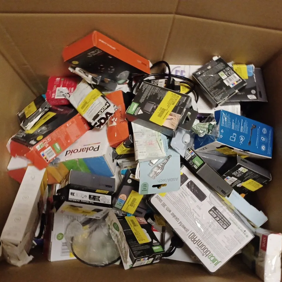 BOX OF APPROX 30 ASSORTED ITEMS INCLUDING POLAROID BLUETOOTH ALARM CLOCK, JUICE PORTABLE SPEAKER AND HAMA PROTECTIVE PHONE CASE FOR SAMSUNG S22