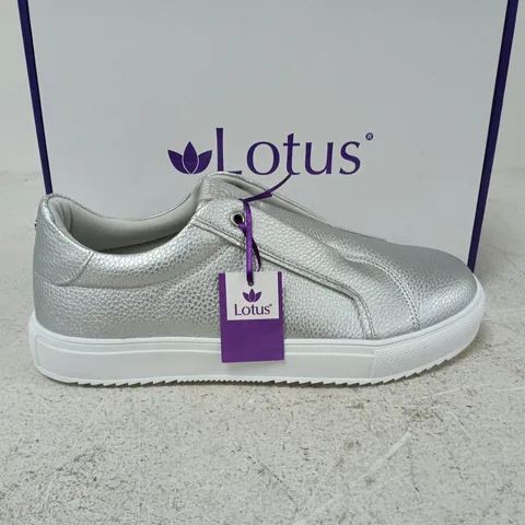 BOXED PAIR OF LOTUS LEON SHOES IN SILVER - EU 40