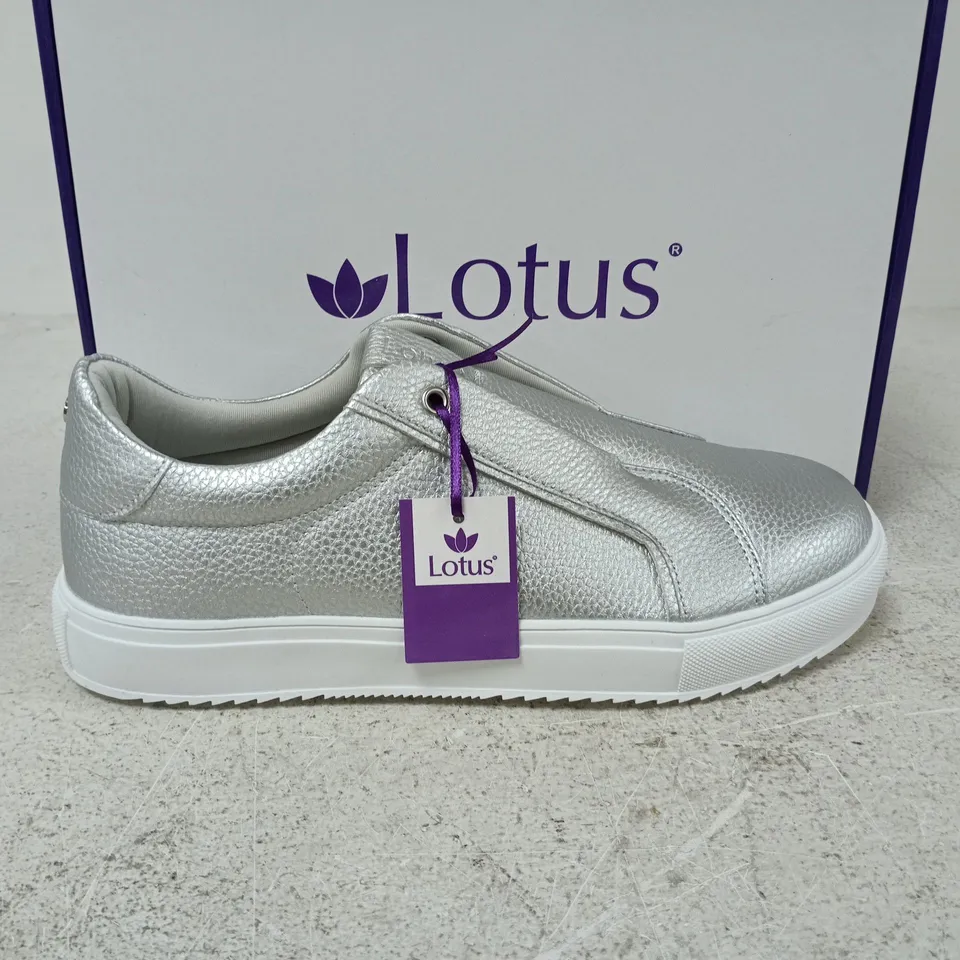 BOXED PAIR OF LOTUS LEON SHOES IN SILVER - EU 40