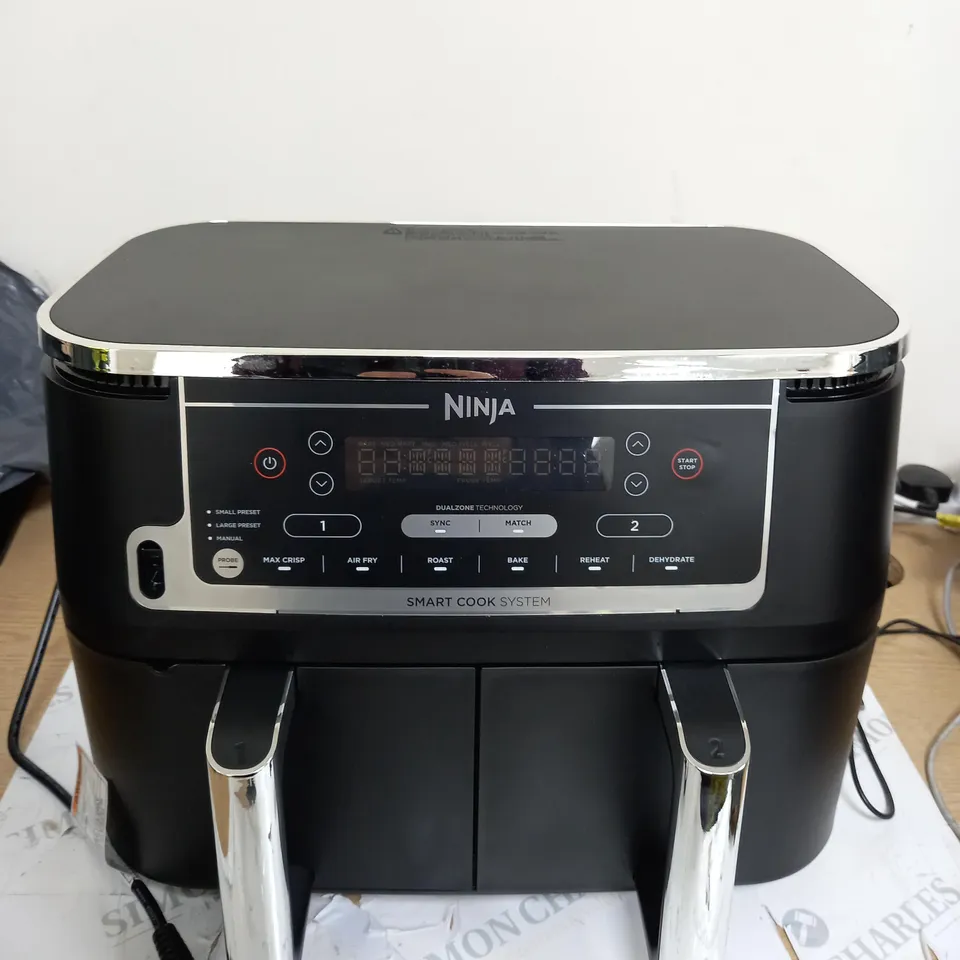 BOXED NINJA FOODI MAX 9.5L DUAL ZONE AIRFRYER AF451UK