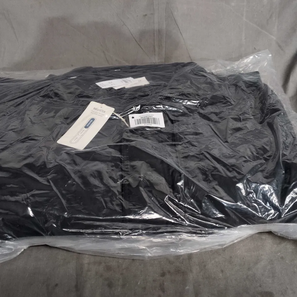 BAGGED HOLLISTER PADDED WINTER COAT - SIZE XL