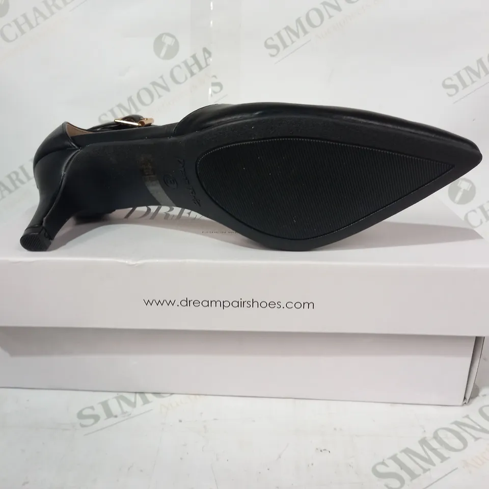 BOXED PAIR OF DREAM PARIS LOW HEEL POINTED TOE SHOES IN BLACK SIZE 8