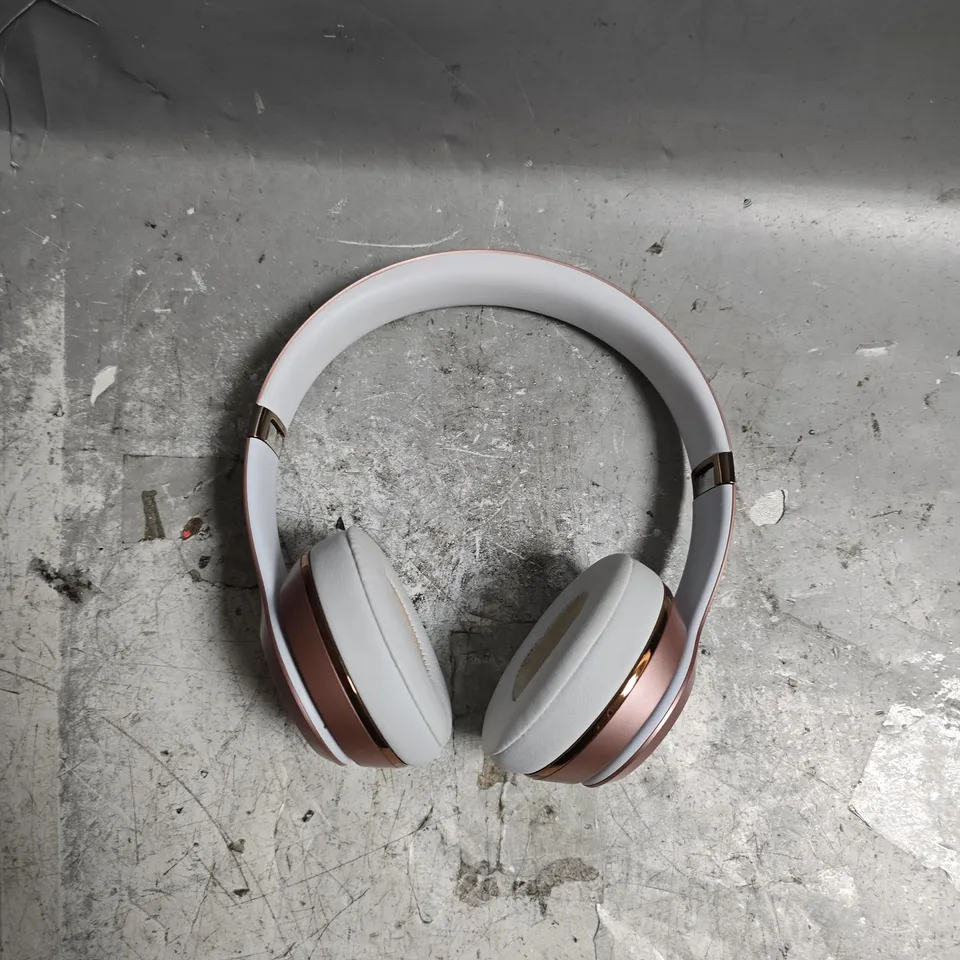 BOXED BEATS SOLO3 WIRELESS HEADPHONES IN PINK