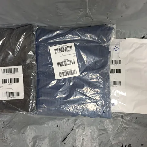 BOX OF APPROXIMATELY 10 ASSORTED HOUSEHOLD AND CLOTHING ITEMS IN VARIOUS STYLES, SIZES, AND COLOURS, ETC