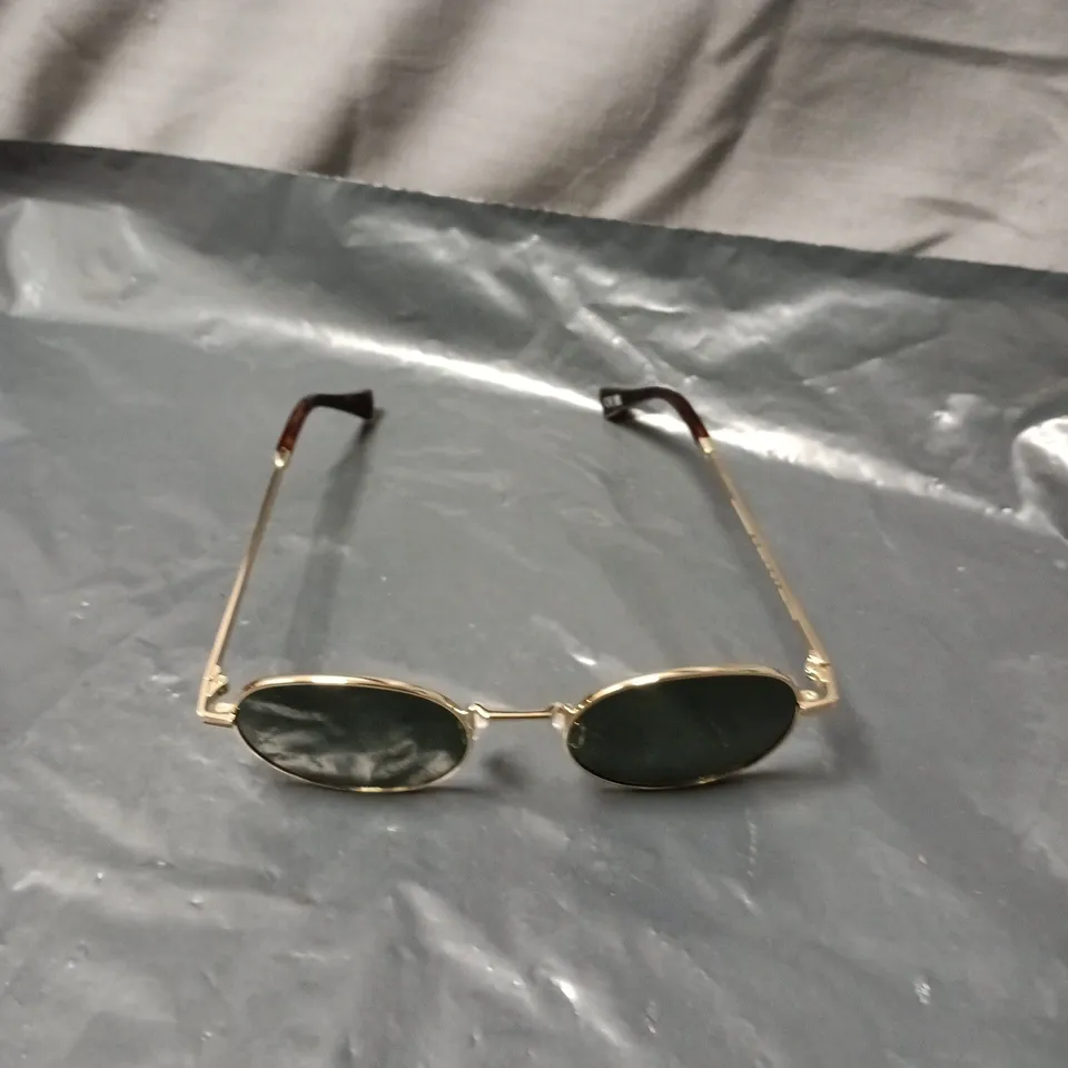 HAWKERS SUNGLASSES – GOLD-TONE OVAL FRAME 