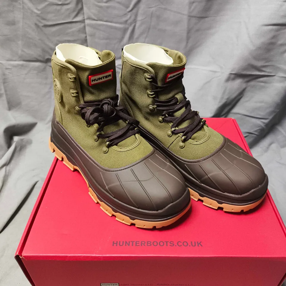 HUNTER WOMENS EXPLORER DESERT ANKLE BOOTS - 6