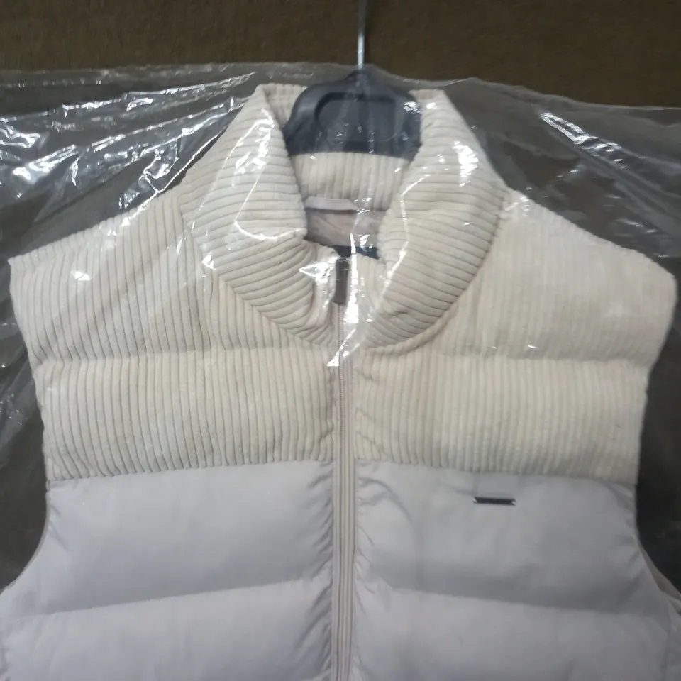 BRAND NEW MOSES KUSHNER TWO TEXTURE PADDED GILET IN WHITE - 58