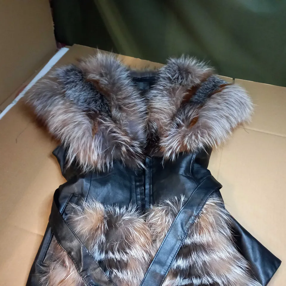 DESIGNER FAUX LEATHER/FAUX FUR STATEMENT GILET 