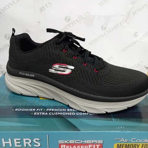 BOXED SKETCHERS D'LUX WALKER MEMORY FOAM IN BLACK - SIZE 10