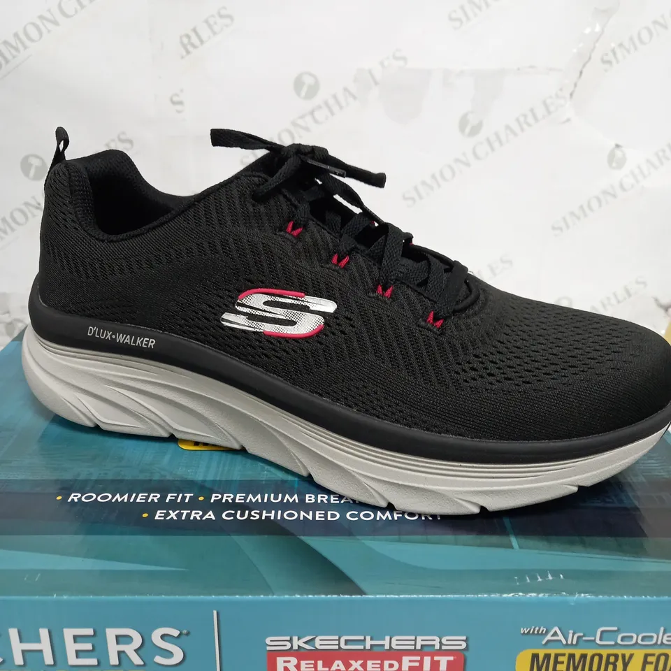 BOXED SKETCHERS D'LUX WALKER MEMORY FOAM IN BLACK - SIZE 10