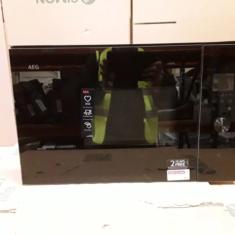 BOXED AGE VUFE3 BUILT IN MICROWAVE OVEN 