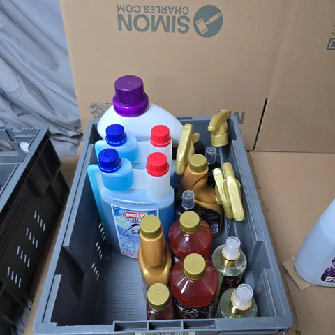 TOTE OF APPROXIMATELY 15 ASSORTED LIQUID ITEMS TO INCLUDE: COLOUR ALOR LAUNDRY LIQUID 