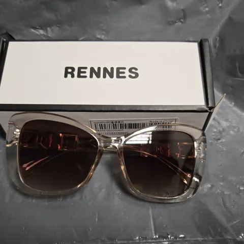 RENNES SUNGLASSES – TRANSPARENT FRAME & DARK LENSES