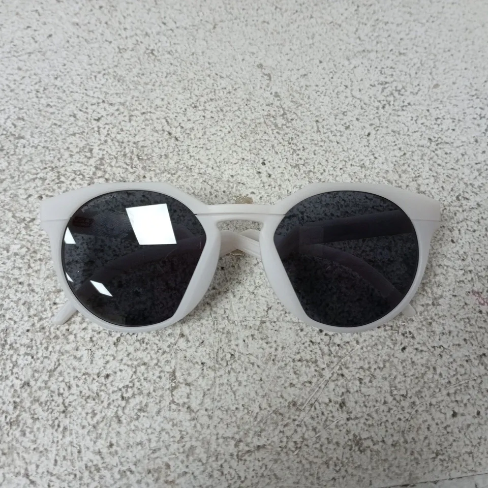 OAKLEY WHITE SUNGLASSES