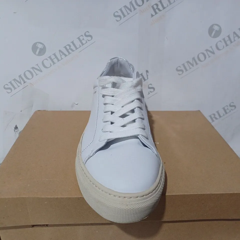 BOXED FRENCH CONNECTION LARSA TRAINERS - SIZE 7