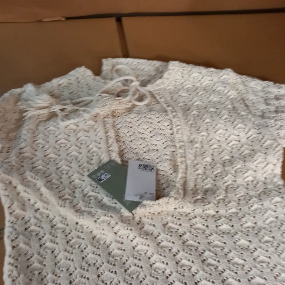 H&M CREAM KNITTED JUMPER - EUR S