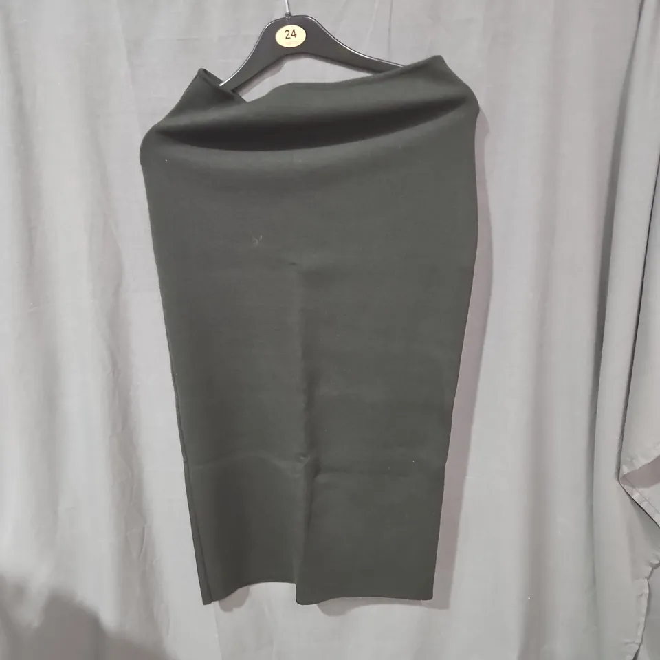 R. JUIST  PURE NEW WOOL PENCIL SKIRT, UK 16 (EU 42)