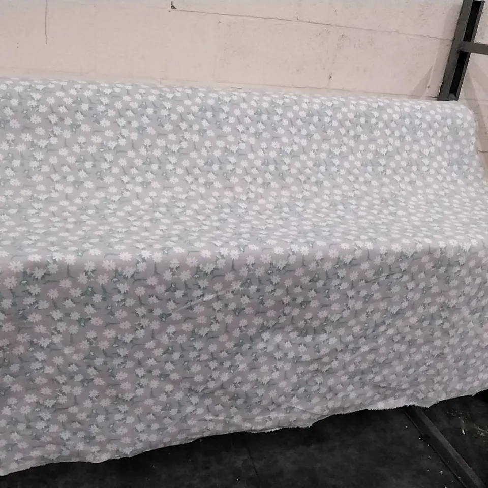 ROLL OF GREY FLOWER-PATTERNED LINEN APPROXIMATELY 150MX1.5M 