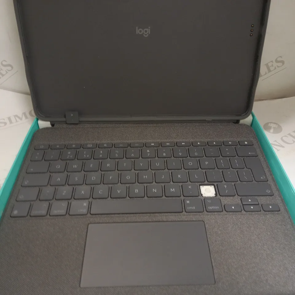 KEYBOARD CASE - LOGITECH COMBO TOUCH IPAD PRO 12.9-INCH (5TH GEN - 2021) 