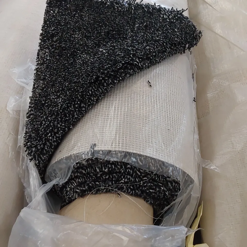 ROLL OF QUALITY CAPULET CHARCOAL CARPET // SIZE: APPROXIMATELY 4 X 3.1m