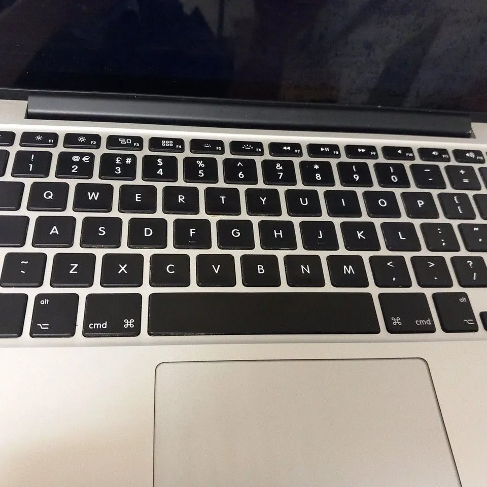 APPLE MACBOOK PRO (A1502 EARLY 2015)