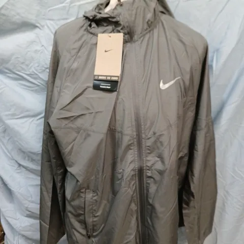 NIKE MENS PACKABLE REPEL JACKET – GREY, SIZE S