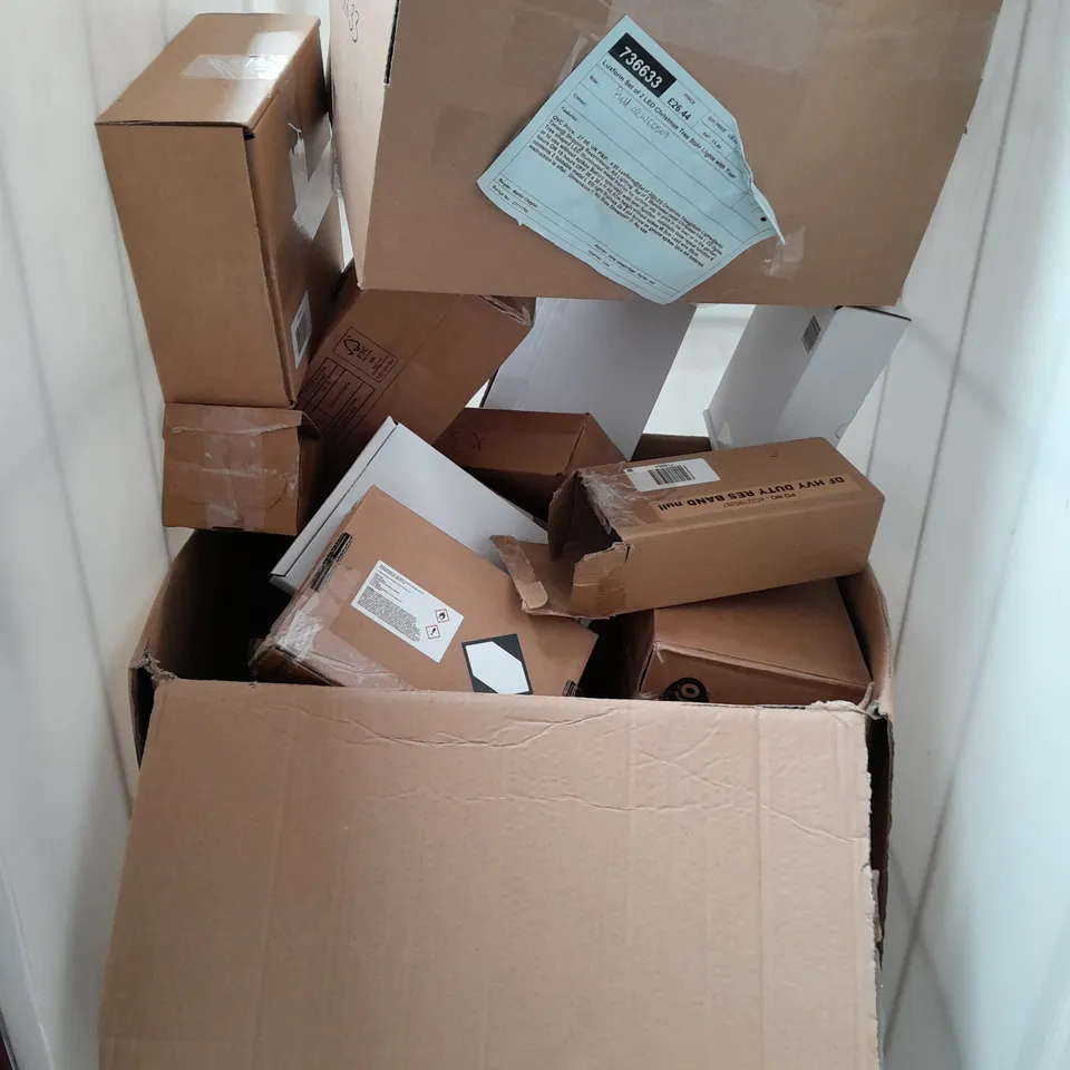 CAGE OF APPROX 20 ASSORTED ITEMS TO INCLUDE - DAVINA RESISTANCE BAND , MOLTON BROWN HAND WASH , CREME DOUCHE SHOWER CREAM ETC