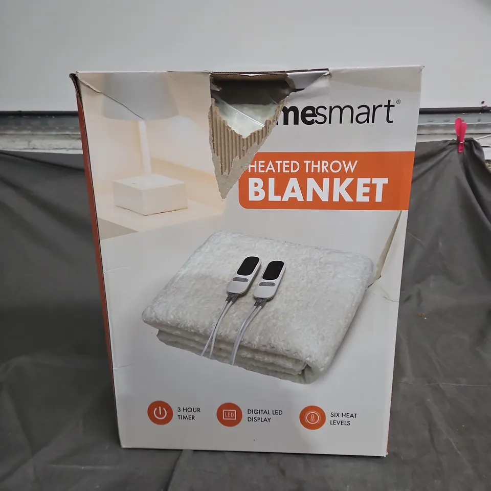 LIFESMART HEATED THROW BLANKET.
