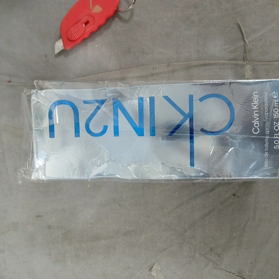 BOX OF APPROXIMATELY 12 ASSORTED ITEMS TO INCLUDE: HOTEL CHOCOLAT AND CKIN2U