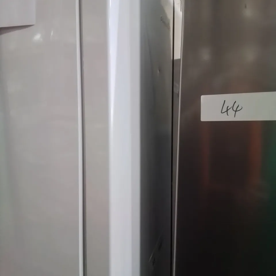 SAMSUNG CLASSIC FRIDGE FREEZER WHITE - UNPROCESSED RAW RETURN