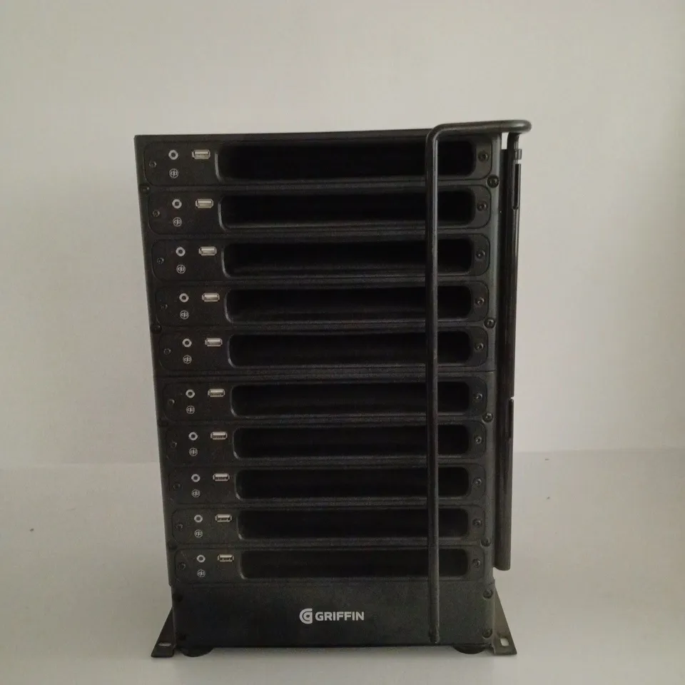 GRIFFIN MULTIDOCK 10-BAY CHARGING AND SYNCING STATION UNBOXED
